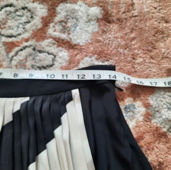 Tibi midi silk skirt. - Picture 7 of 9